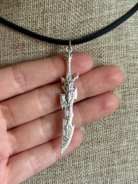 Grunge Dagger Choker - Picture 4 of 5